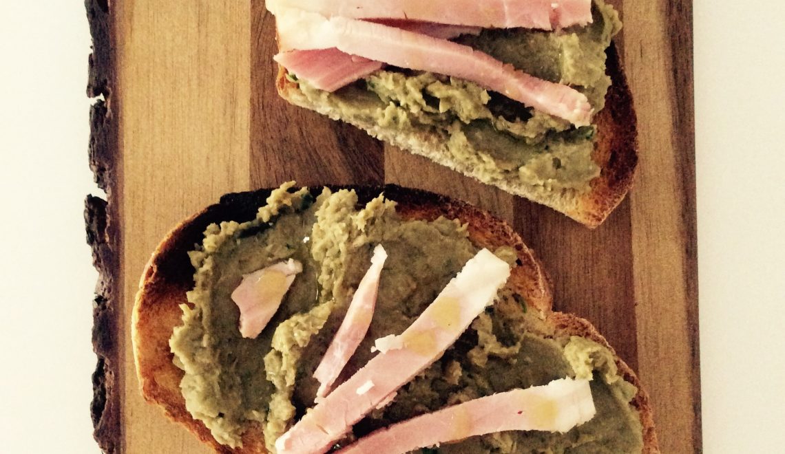 CROSTONI INTEGRALI CON CREMA DI LENTICCHIE SPEZIATA